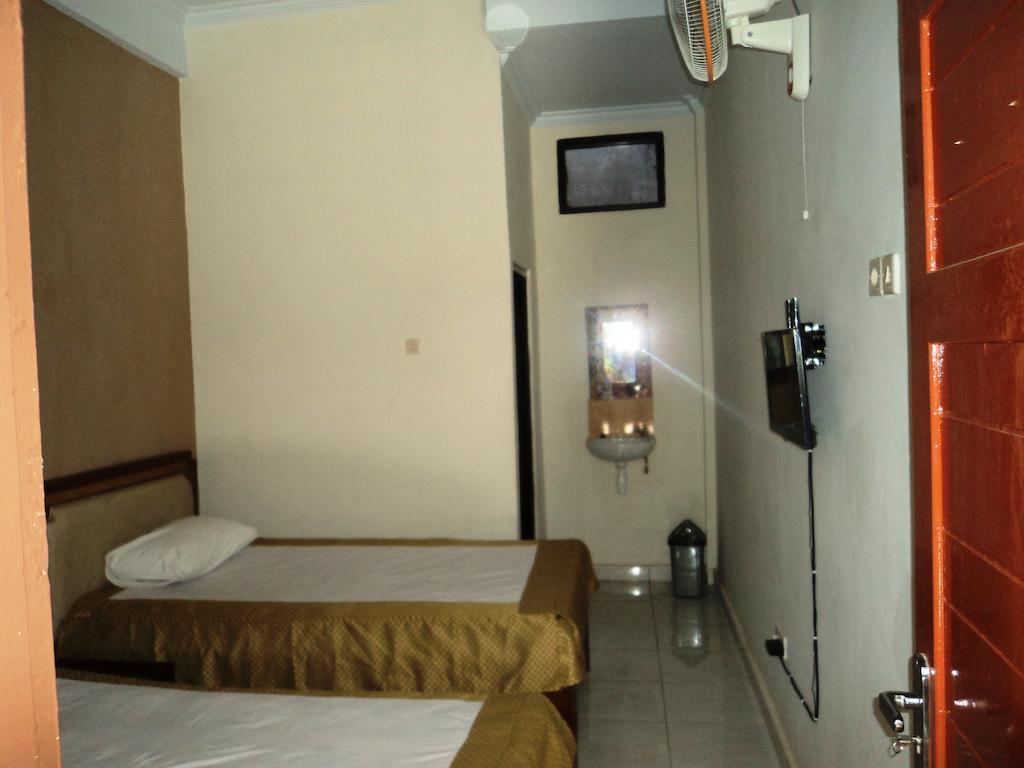 Hotel Sentral Pabean Buleleng Δωμάτιο φωτογραφία