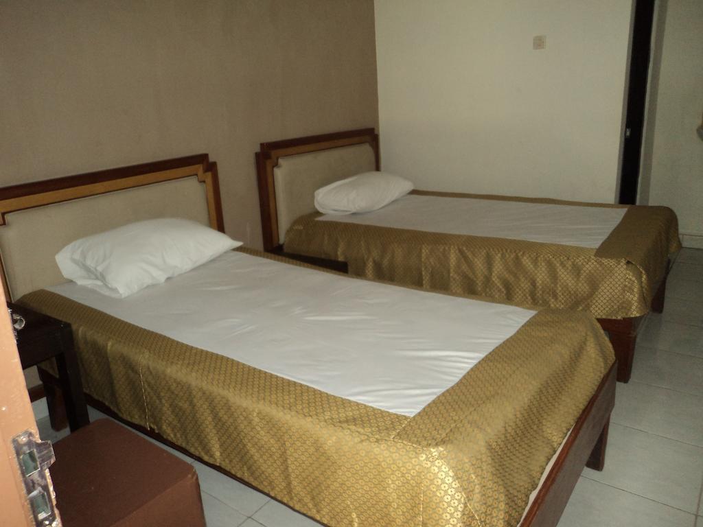 Hotel Sentral Pabean Buleleng Δωμάτιο φωτογραφία