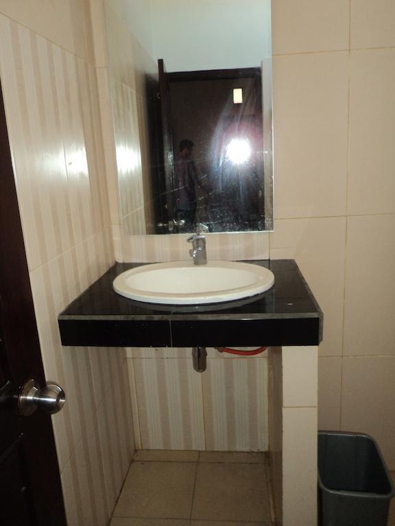 Hotel Sentral Pabean Buleleng Δωμάτιο φωτογραφία